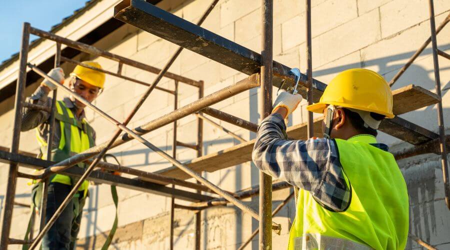 Professional gutter cleaning in Castalia, IA